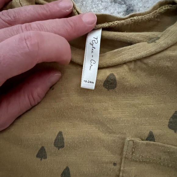 Rylee + Cru shirt 18-24 mths - Picture 2 of 3